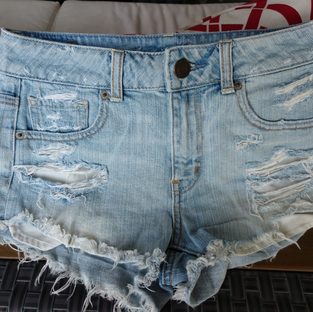 American Eagle distressed short shorts